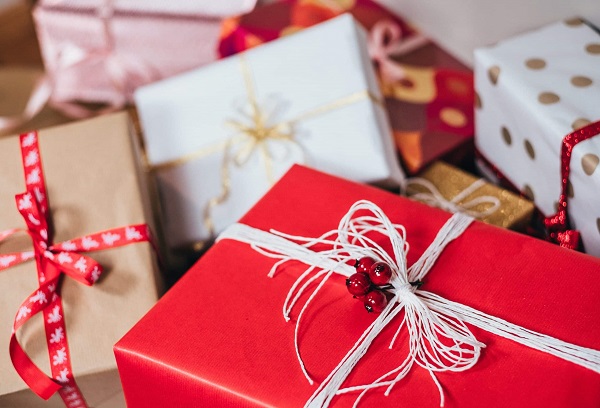 Что подарить коллеге мужчине/женщине на праздник | Производство подарков Happy Partner