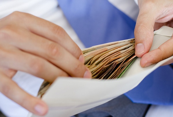 Зарплата «в конверте»: в чём риски для сотрудника?